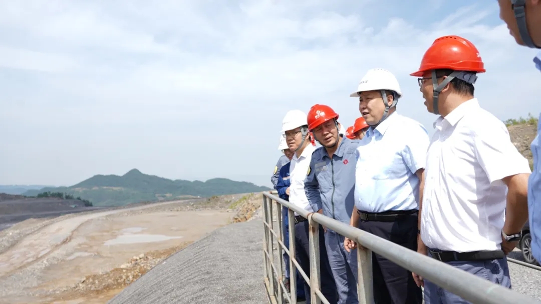 公司總裁、黨委副書(shū)記孟文旺走訪(fǎng)東方希望重慶水泥有限公司